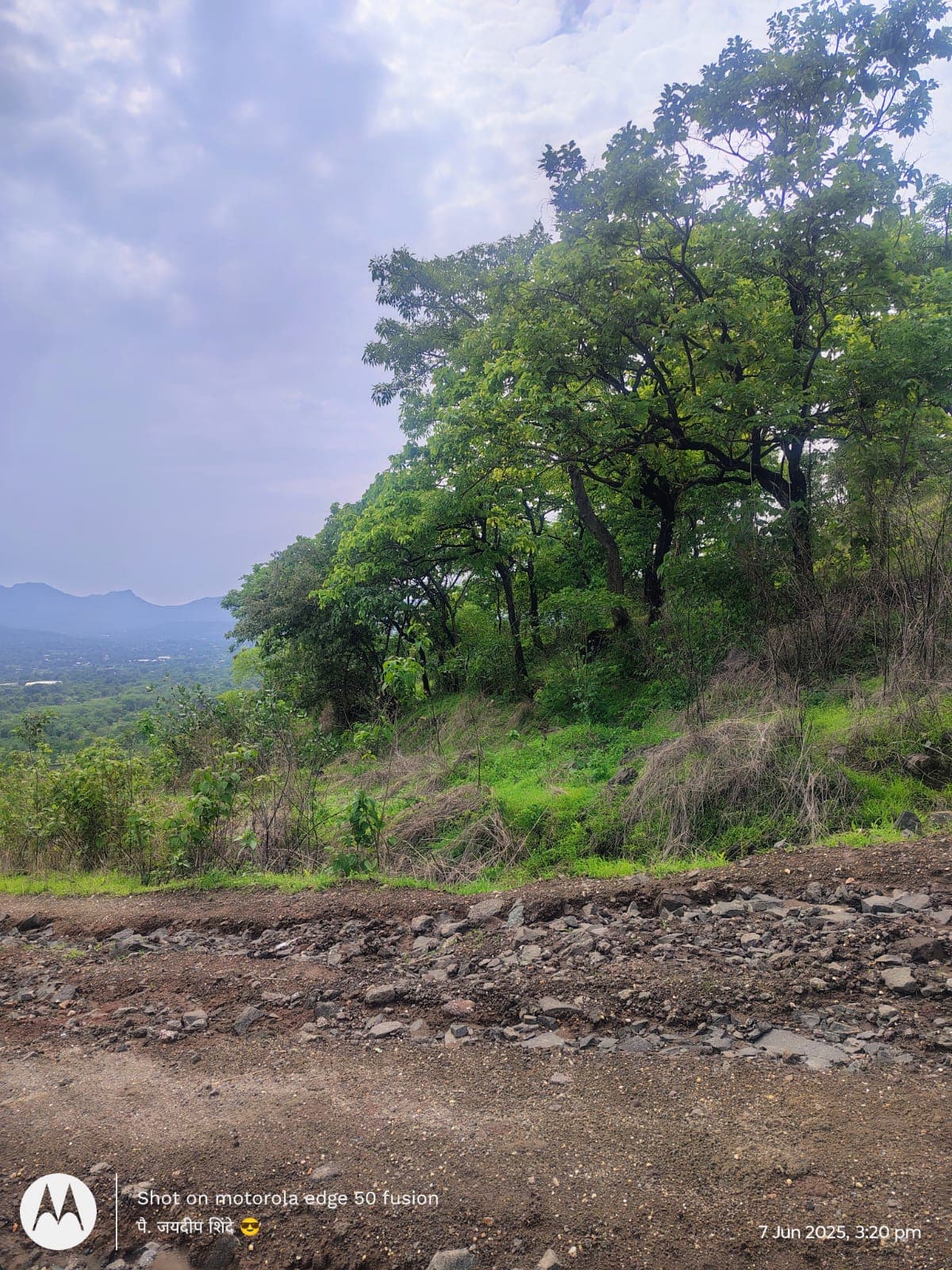 Gallery image showing a beautiful natural landscape with a lake.
